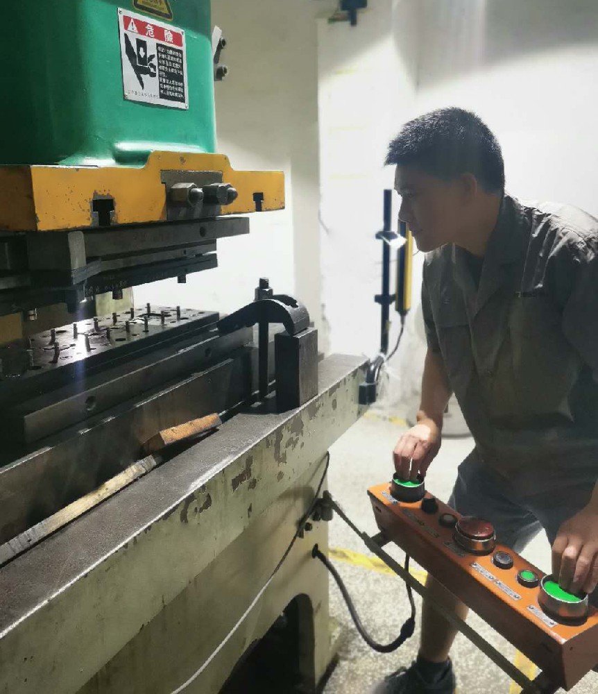 精密五金沖壓廠詳細解說，沖壓加工車間都需要什么？